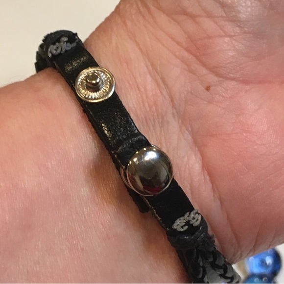 Enameled 5 Petal Flower & Leather Snap Bracelet - Picture 8 of 9